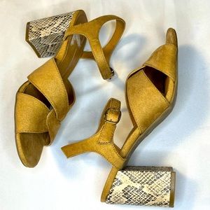 New Directions Chunky Heel Sandal Size 8.5M